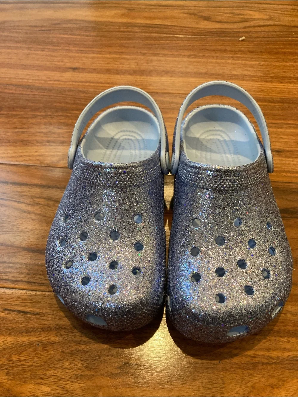 Crocs youth girls SZ J1 sparkly purple clogs with backstrap.